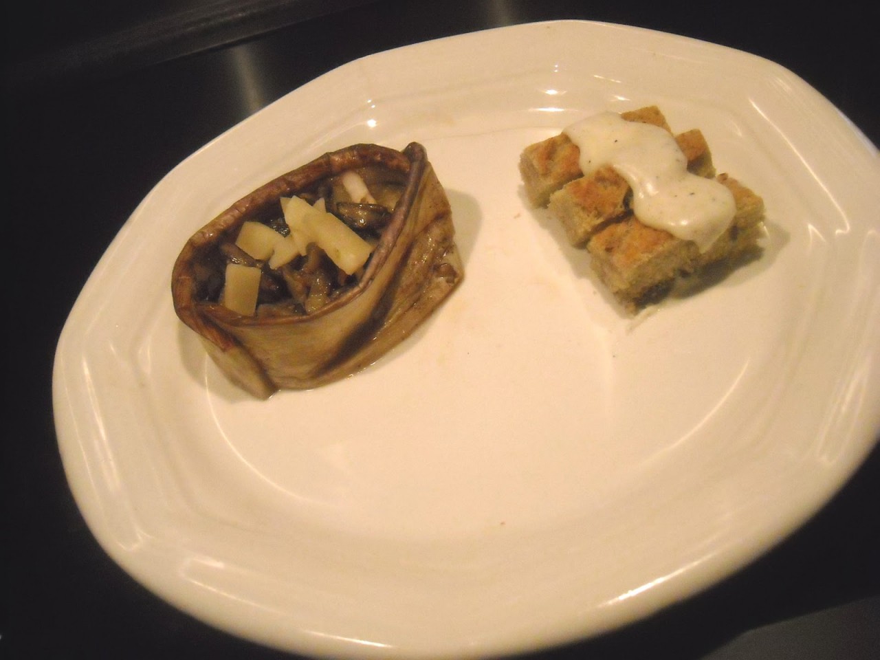 Cestino di funghi con pane alle olive (costo: 7€)