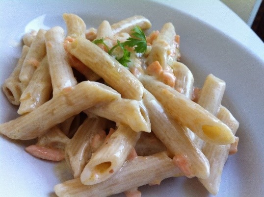 PENNETTE AL SALMONE (COSTO: 5-6 EURO)