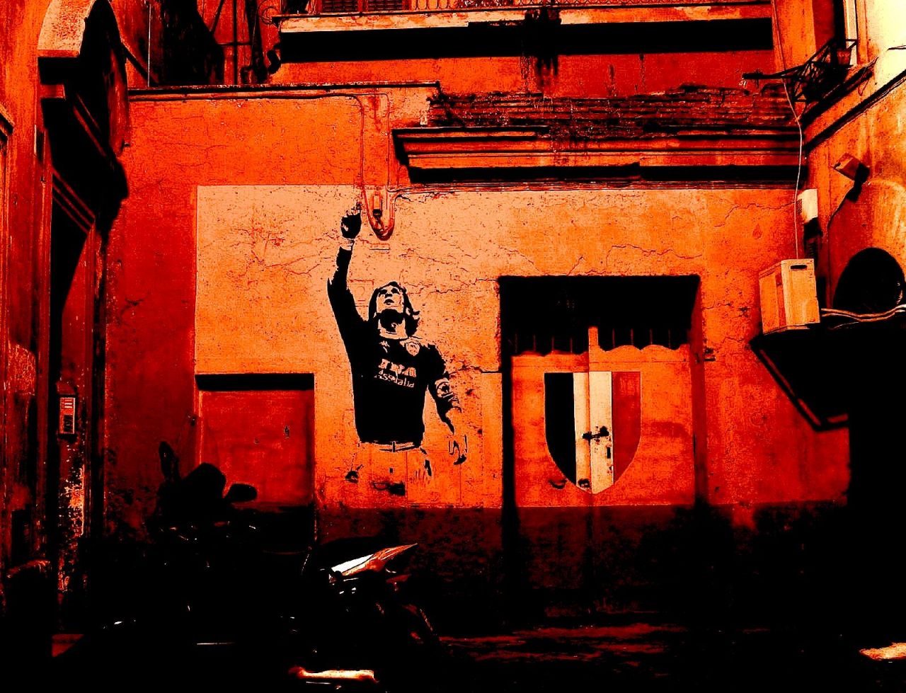 e32bd472934be307559565f2.jpg - Totti-a.s.Roma-celebration
